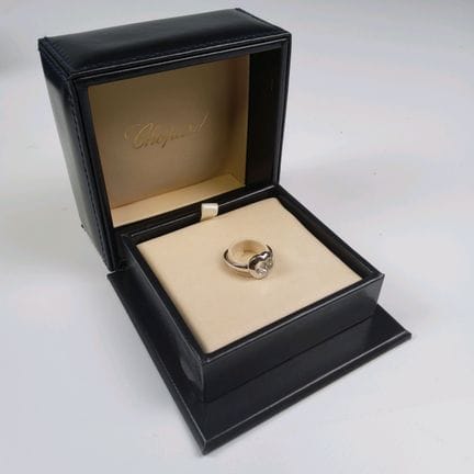 CHOPARD. Happy Diamond ring in 18K white gold (750