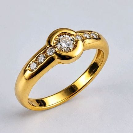Delicate 18K yellow gold ring (750 parts per thous