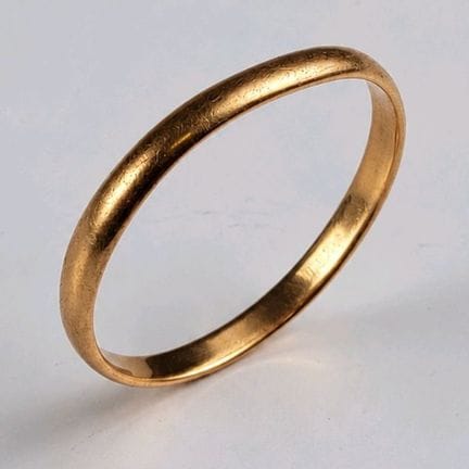 18K yellow gold wedding band (750 parts per thousa