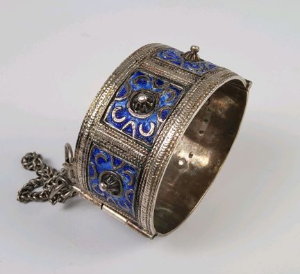 NORTH AFRICA. Silver (800 parts per thousand) brac