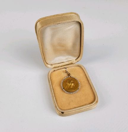 Colgante de oro amarillo de 18 quilates (750 milés