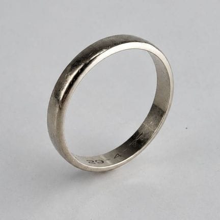 18k white gold wedding band (750 parts per thousan
