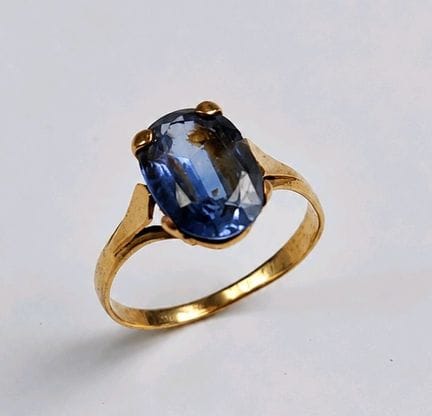 18K yellow gold ring (750 parts per thousand) feat