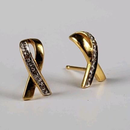 A pair of 18k yellow gold (750) earrings featuring