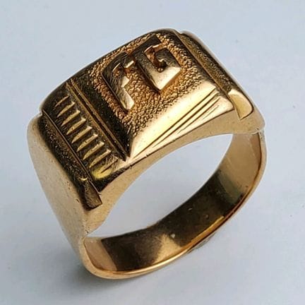 18K yellow gold signet ring (750 parts per thousan