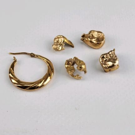 Set made of 18K yellow dental gold (750 parts per 