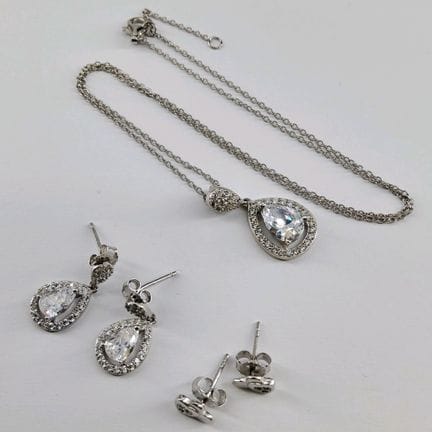 Lot of silver jewelry (925 thousandths) including: