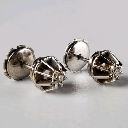 Pair of 18k white gold earrings (750 parts per tho