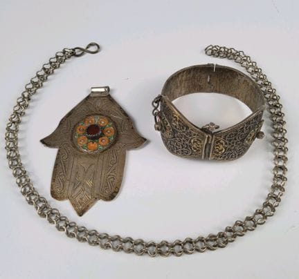 NORTH AFRICA. Lot consisting of:
- Silver pendant 