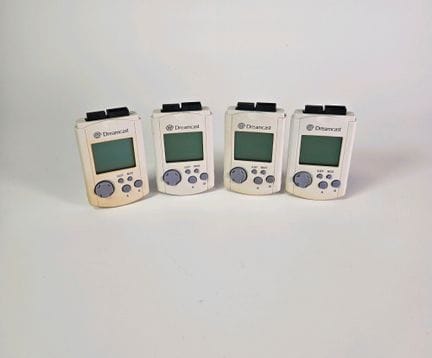 SEGA - DREAMCAST. Lot de 4 VMU (Visual Memory Unit
