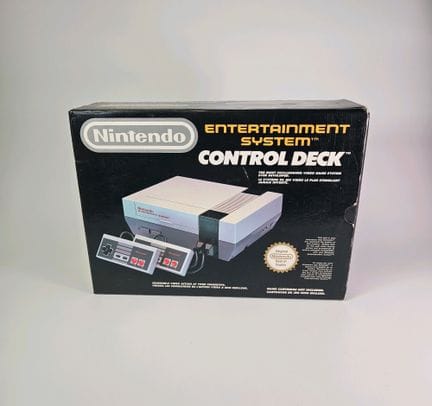 任天堂 - NES。任天堂NES Control Deck游戏机。原装盒装，内含2个任天堂官方手柄、