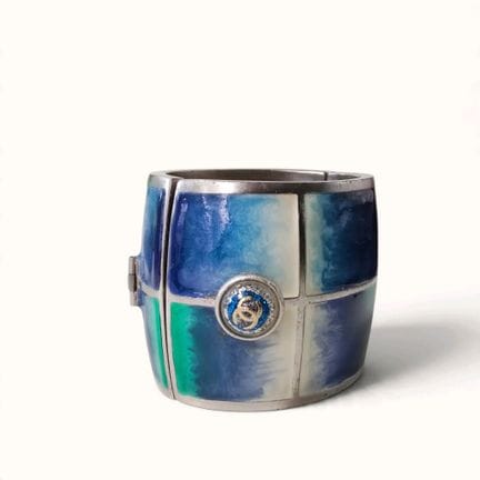 CHANEL. Bracciale a polsino in metallo argentato c