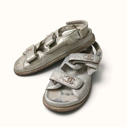 CHANEL. Paio di sandali "Dad shoes" in pelle trapu