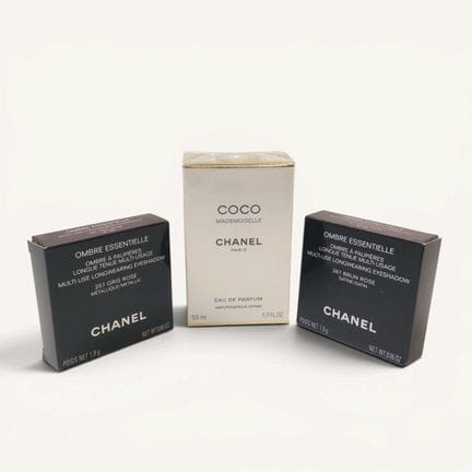 CHANEL. Set consisting of 2 eyeshadow palettes, sh