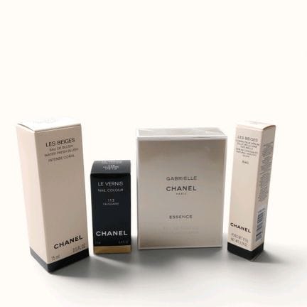 CHANEL. Set consisting of "Gabrielle, essence" Eau