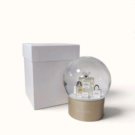 CHANEL. Snow globe featuring a N°5 perfume bottle 