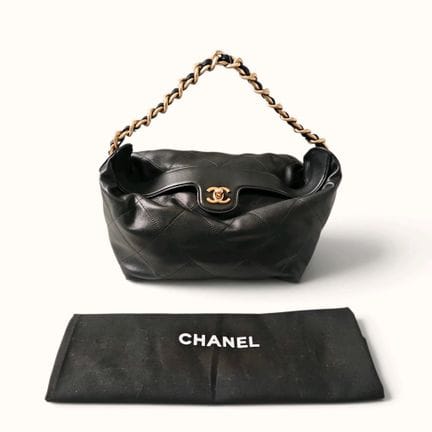 CHANEL. Borsa in agnello trapuntato nero, fodera i