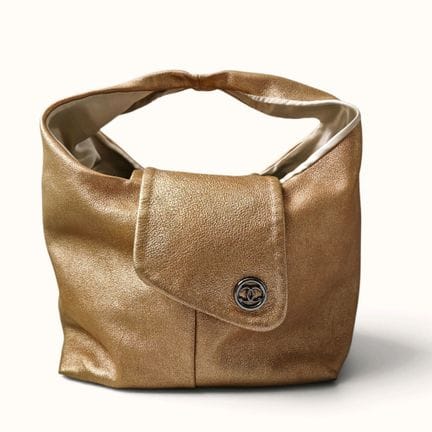 CHANEL. Borsa in pelle di agnello iridata dorata, 