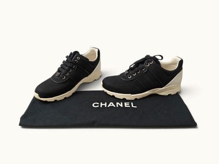 CHANEL. Paio di sneakers in cotone gros grain blu 