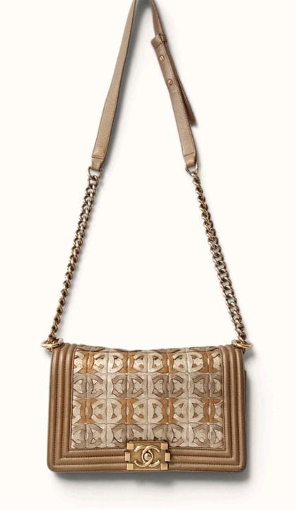 CHANEL. Borsa "Boy" in agnello metallizzato color 
