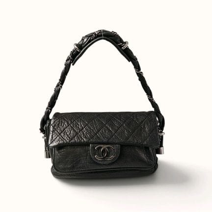 CHANEL. Borsa in pelle di vitello invecchiata, par