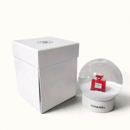 CHANEL. Snow globe featuring a red N°5 perfume bot