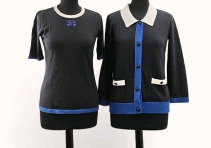 香奈儿（CHANEL）套装。 三色混纺棉质双件套，T.S系列，包含一件饰有毛毡徽标、并以蓝色亮丝线刺
