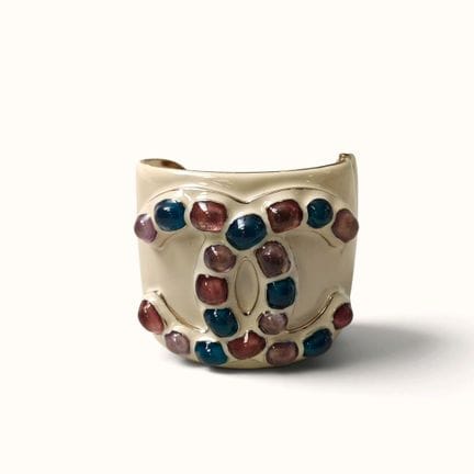 CHANEL. Ampio bracciale a polsino articolato in me