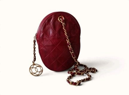 CHANEL. Borsa piccola in agnello trapuntato rosso,