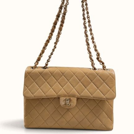 CHANEL. Borsa classica con patta in agnello trapun
