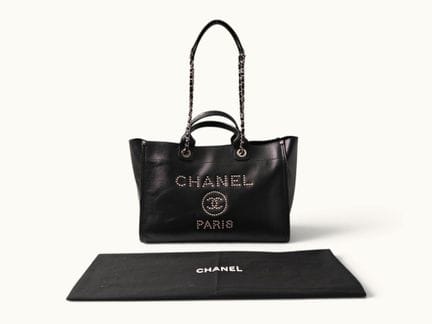 CHANEL. Borsa cabas “Deauville” in pelle di vitell