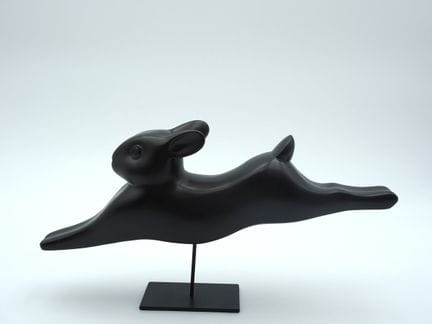 弗朗索瓦·庞庞（1855 - 1933）（据其作品）
兔子

黑色树脂雕塑
死后发行版，在材质中签名