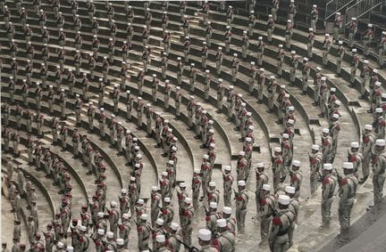 何塞·尼古拉斯（生于1956年）
卡梅罗内，2008年
  
  在法国奥朗日古剧场举行的外籍军团节