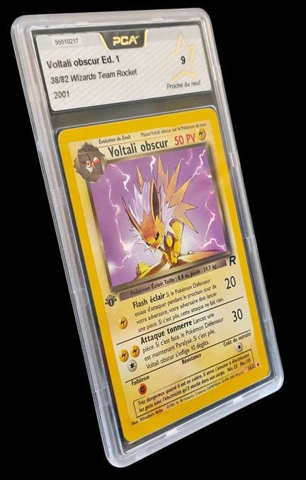 Carte Pokémon gradée Voltali obscur 38/82 – Peu Co