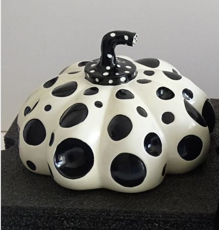 Yayoi Kusama
Kürbis von Naoshima (schwarz-weiß) 

