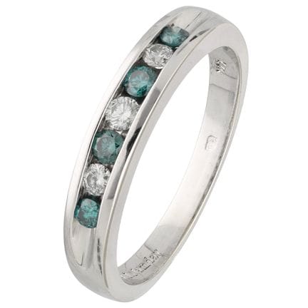 Ring aus 14-karätigem Weißgold, besetzt mit Diaman