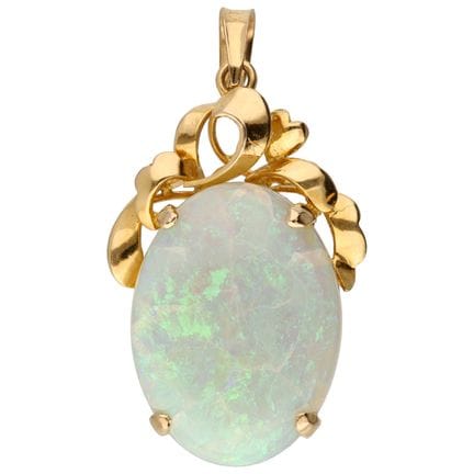 Pendentif en or jaune 14 carats serti d'une opale
