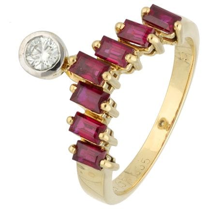 Anello in oro giallo 18 carati con rubini e un dia