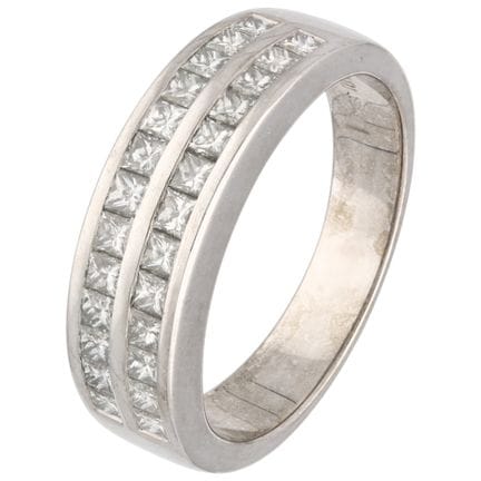 Ring aus 18 Karat Weißgold, besetzt mit Diamanten
