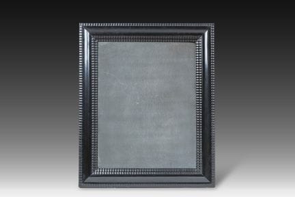19世纪矩形乌木镜。


77 x 63.5 厘米

59.5 x 46 厘米（内框尺寸）
未提供状