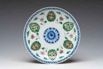 A Chinese polychrome dish with palmette-shaped flo... | Asian art: bids