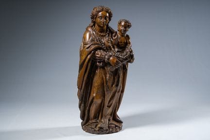 Une Vierge à l'Enfant française en bois sculpté, X