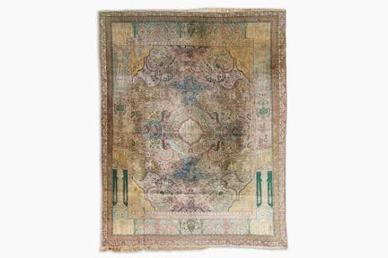 Tapis persan de Tabriz à motifs floraux et comport