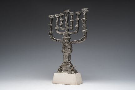 Salvador Dalí (1904–1989) : Menorah – La Menorah d