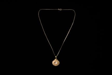 Collier en or jaune 18 carats avec un pendentif en