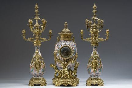 Impressionnante garniture d'horloge française en t