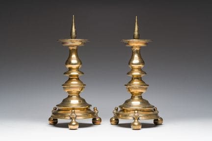 Par de candelabros flamencos barrocos de bronce co