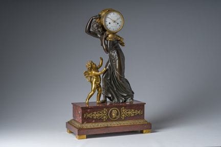 Importante horloge de cheminée de style Empire, en
