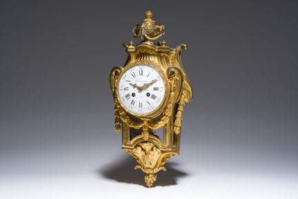 Horloge de table française en bronze doré de style