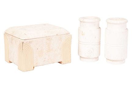 Un cercueil en travertin de style Art déco datant 